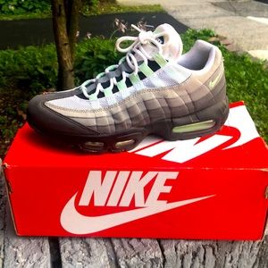 MEN NIKE AIR  95  Size 8.5